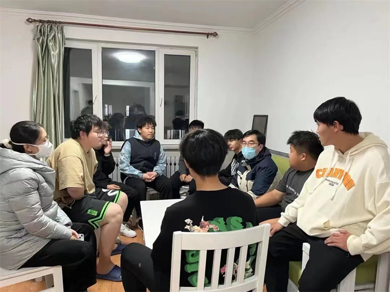 情系学子,“寓”见温暖——tyc122cc太阳成集团领导班子深入走访学生寝室