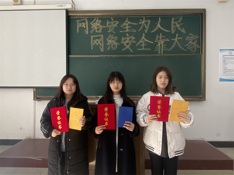 10.28管理系“网络安全为人民,网络安全靠人民”海报设计大赛圆满落幕+3