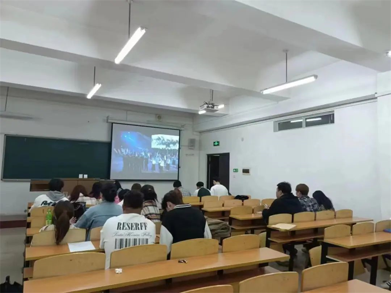 追寻红色足迹，传承红色基因——tyc122cc太阳成集团组织学生观看原创思政舞台剧《光荣·梦想》