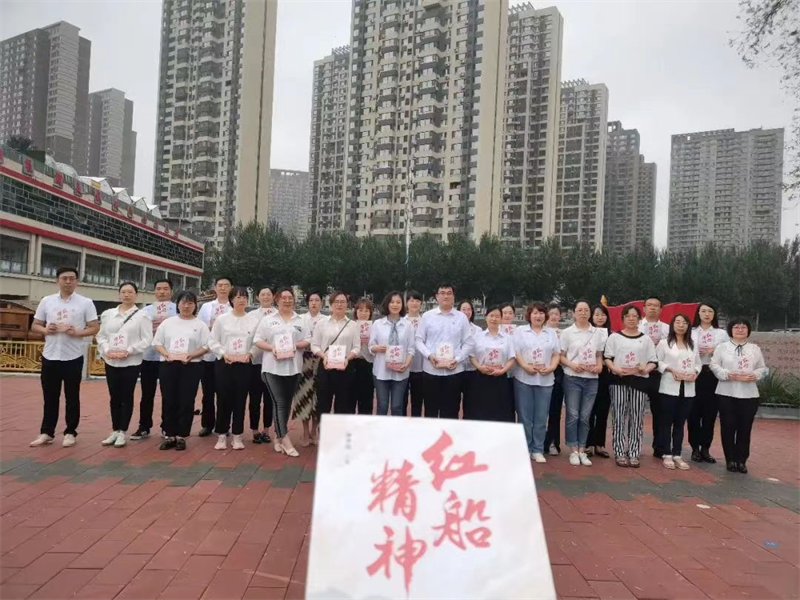 tyc122cc太阳成集团党总支举办“传承‘红船精神’，汲取奋进力量，献礼党的二十大” 参观红船主题公园主题党日活动（1）